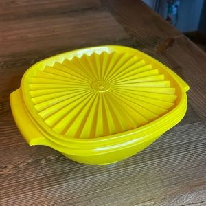 Vintage Tupperware Yellow # 836-6 w/ Lid